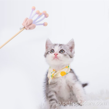 ウールの花の木製スティック猫のおもちゃを弾きます